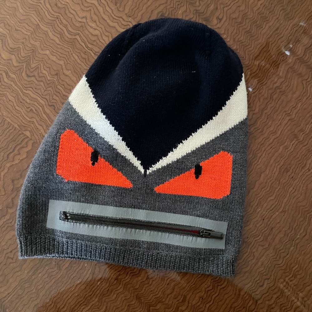 Fendi beanie. Barley used. 100% authentic.